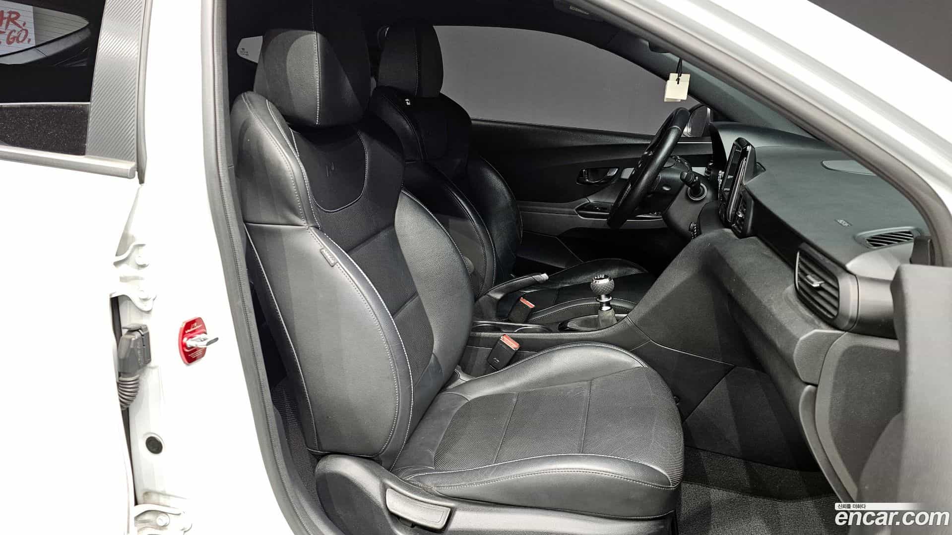 Veloster Hyundai 2018.7-OPTION-015