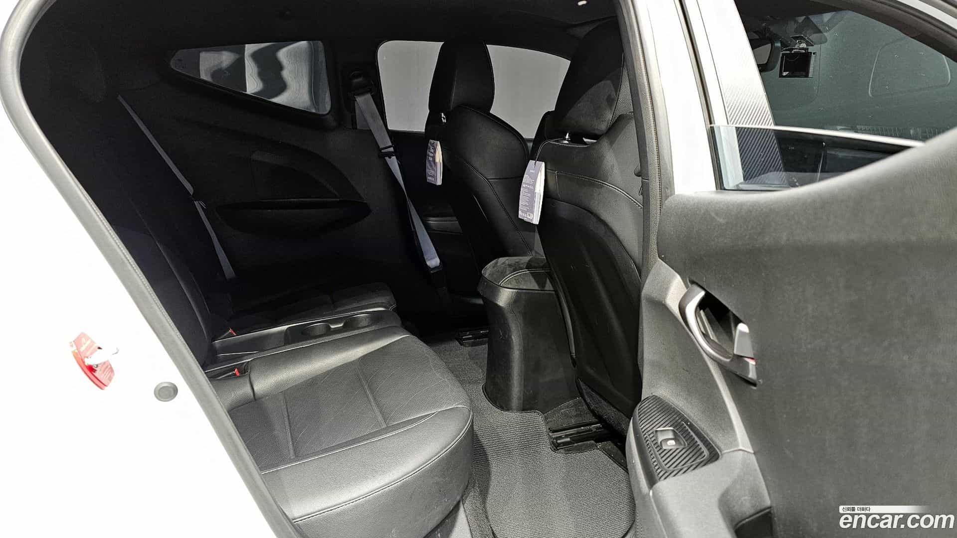 Veloster Hyundai 2018.7-OPTION-016