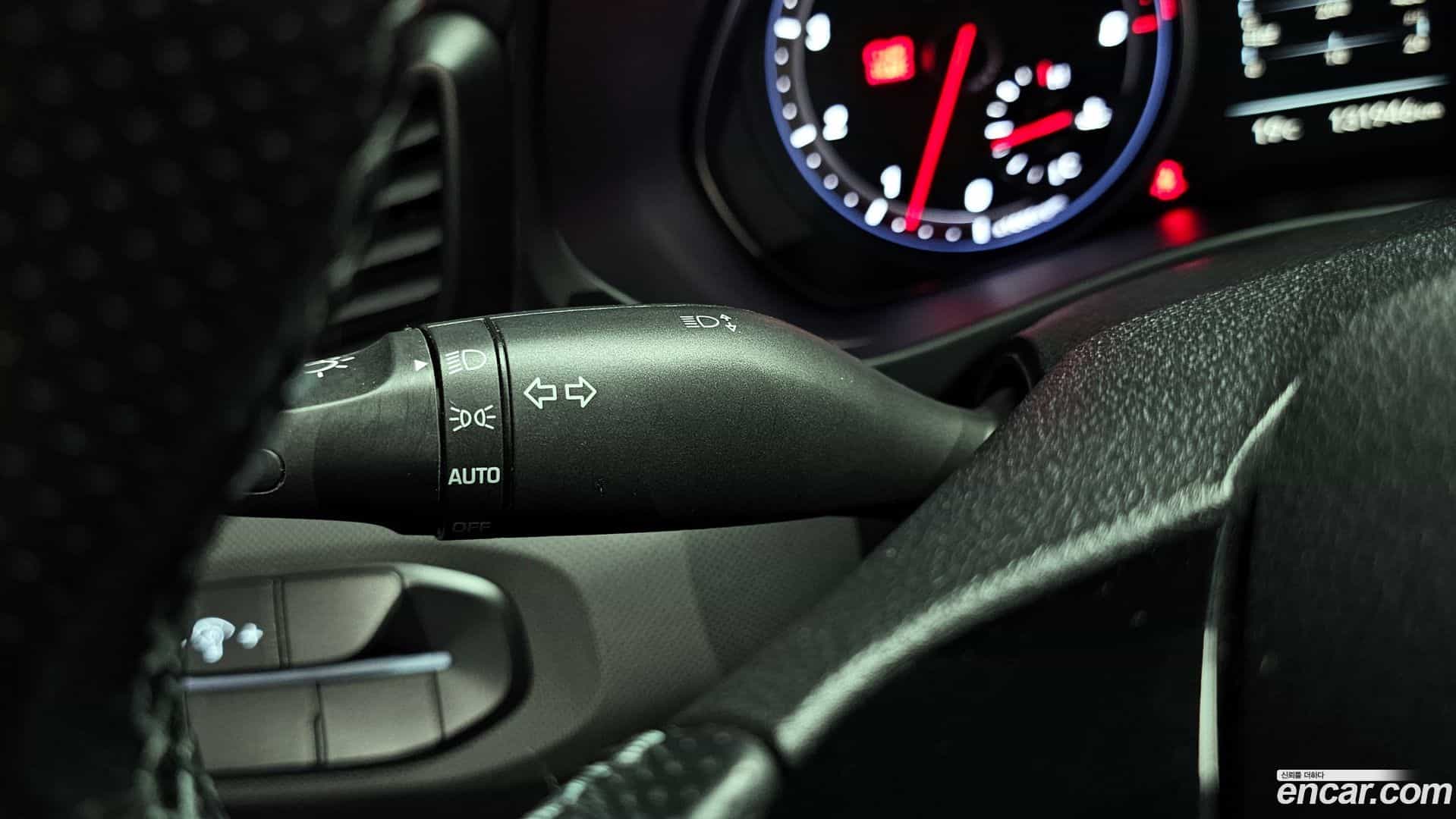 Veloster Hyundai 2018.7-OPTION-018
