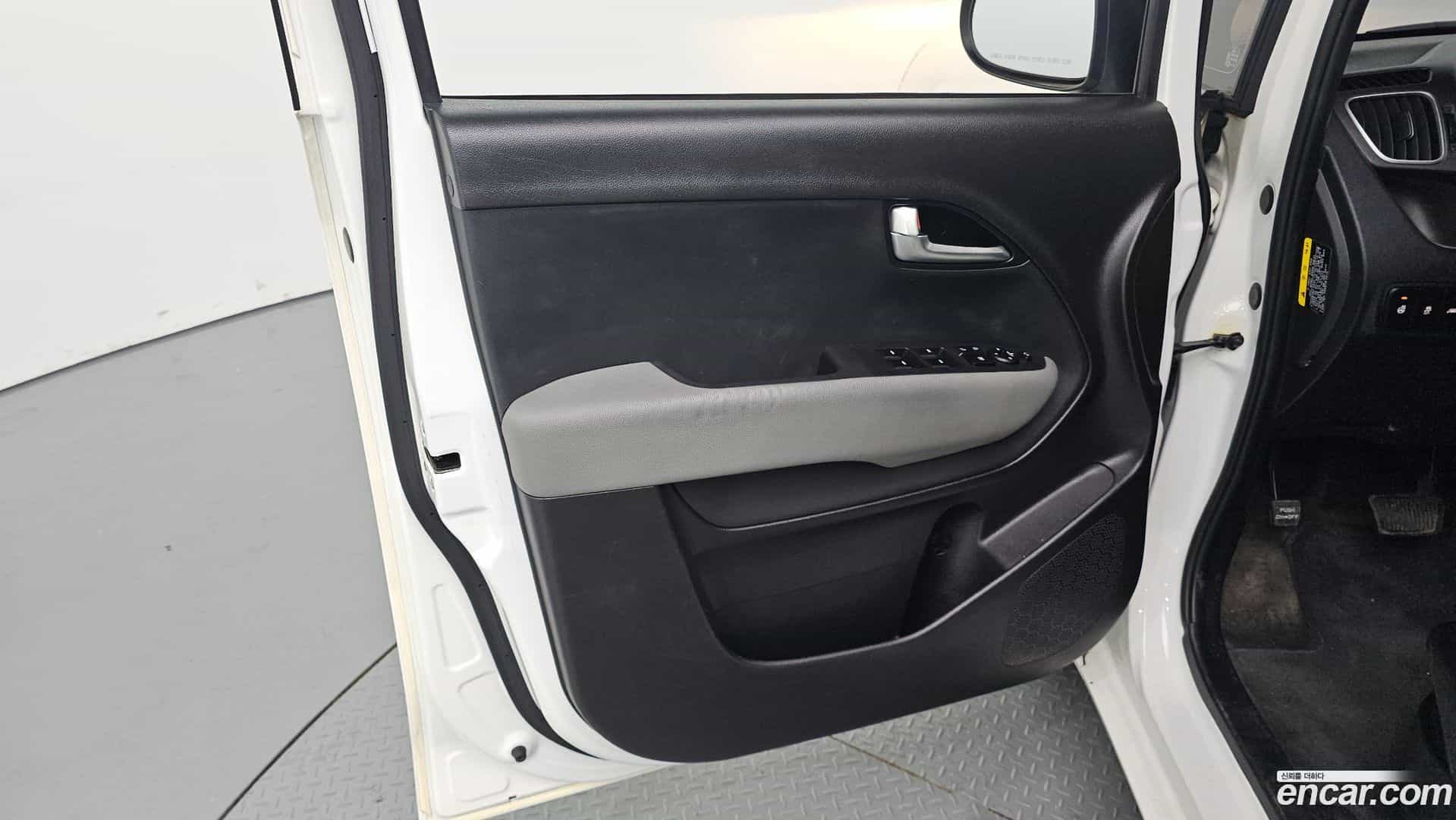RAY Kia 2022.1-INNER-034