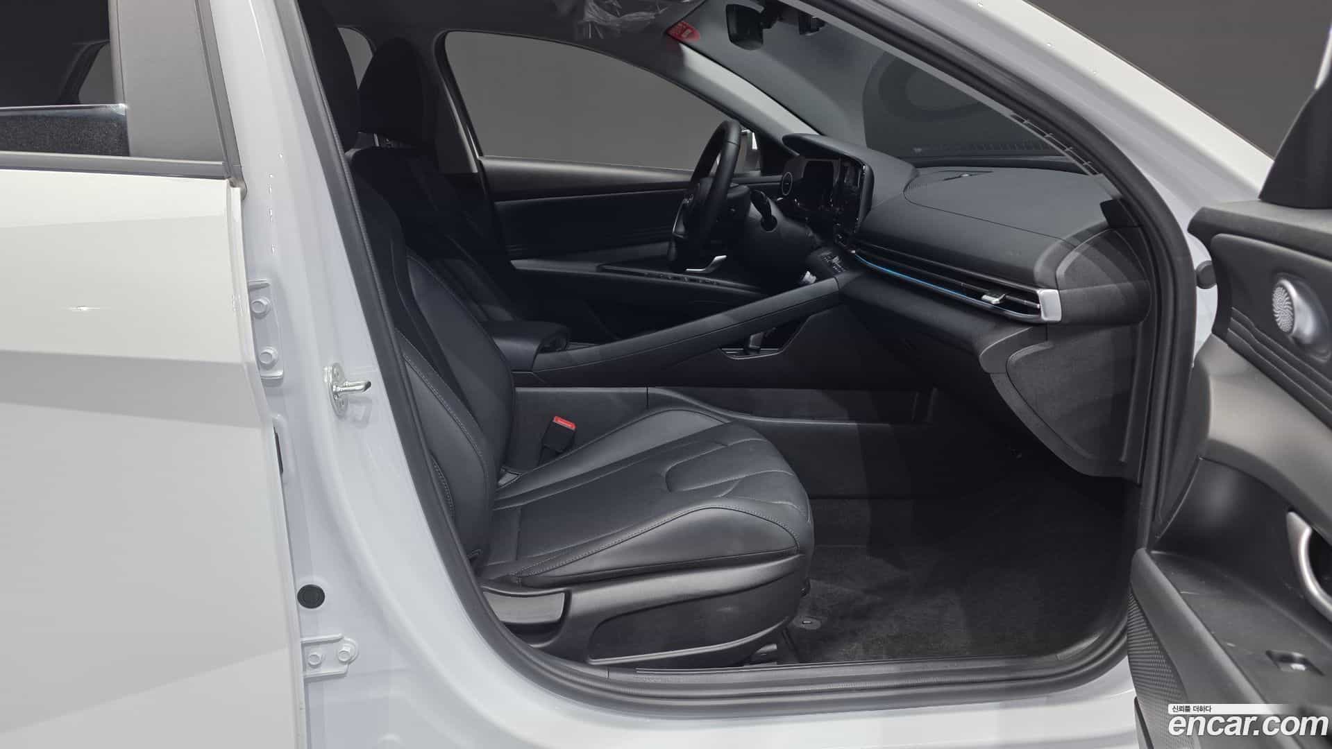 AVANTE Hyundai 2024.3-INNER-036