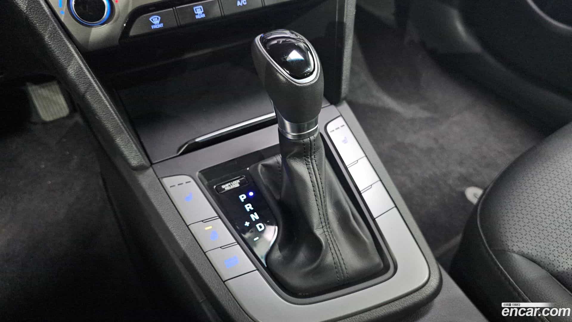AVANTE Hyundai 2015.8-INNER-009