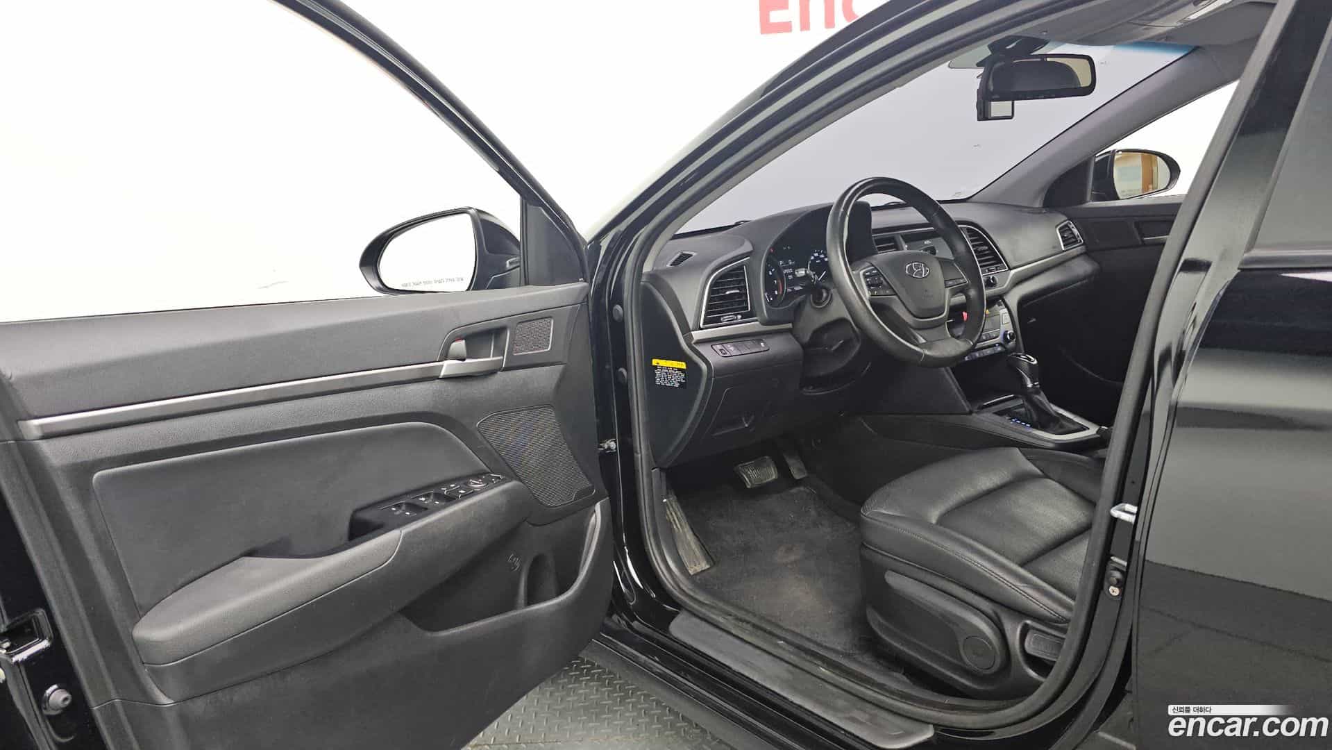 AVANTE Hyundai 2015.8-INNER-010