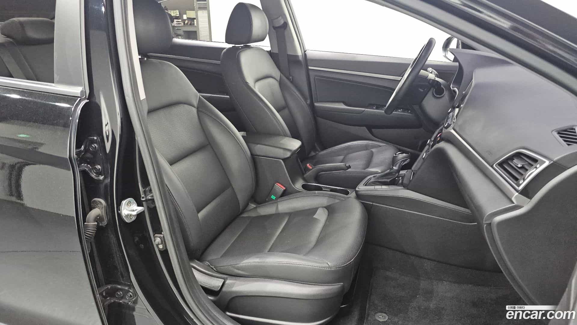 AVANTE Hyundai 2015.8-OPTION-015