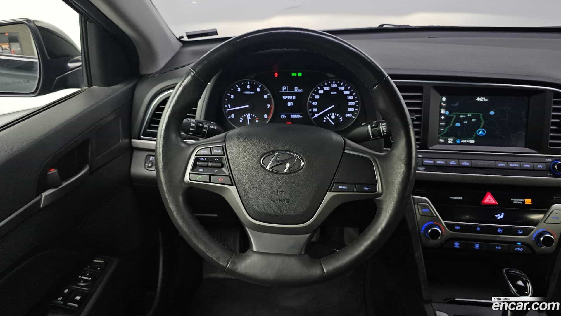 AVANTE Hyundai 2015.8-OPTION-017