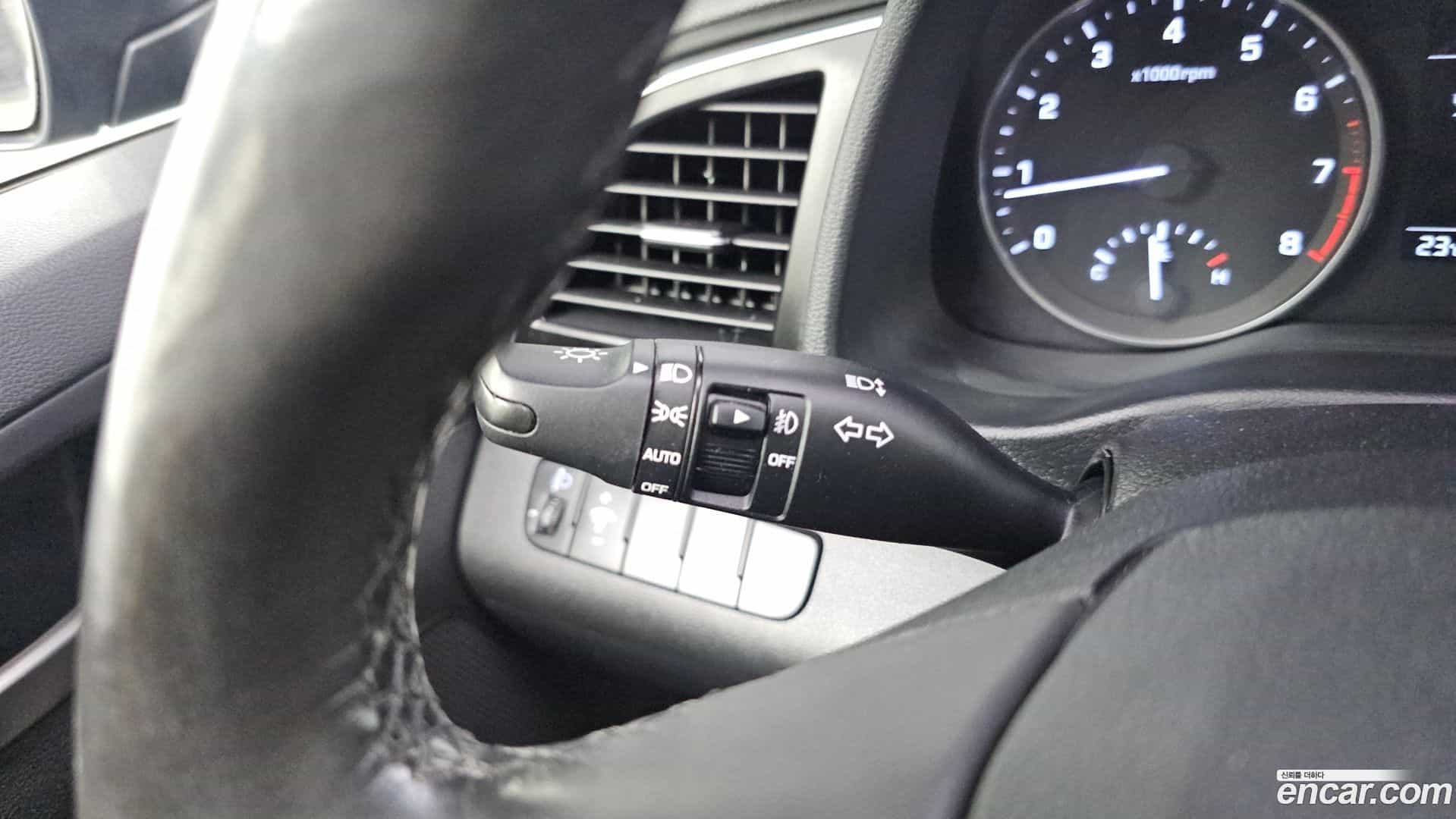 AVANTE Hyundai 2015.8-OPTION-023