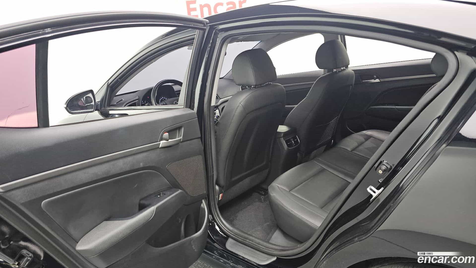 AVANTE Hyundai 2015.8-INNER-036