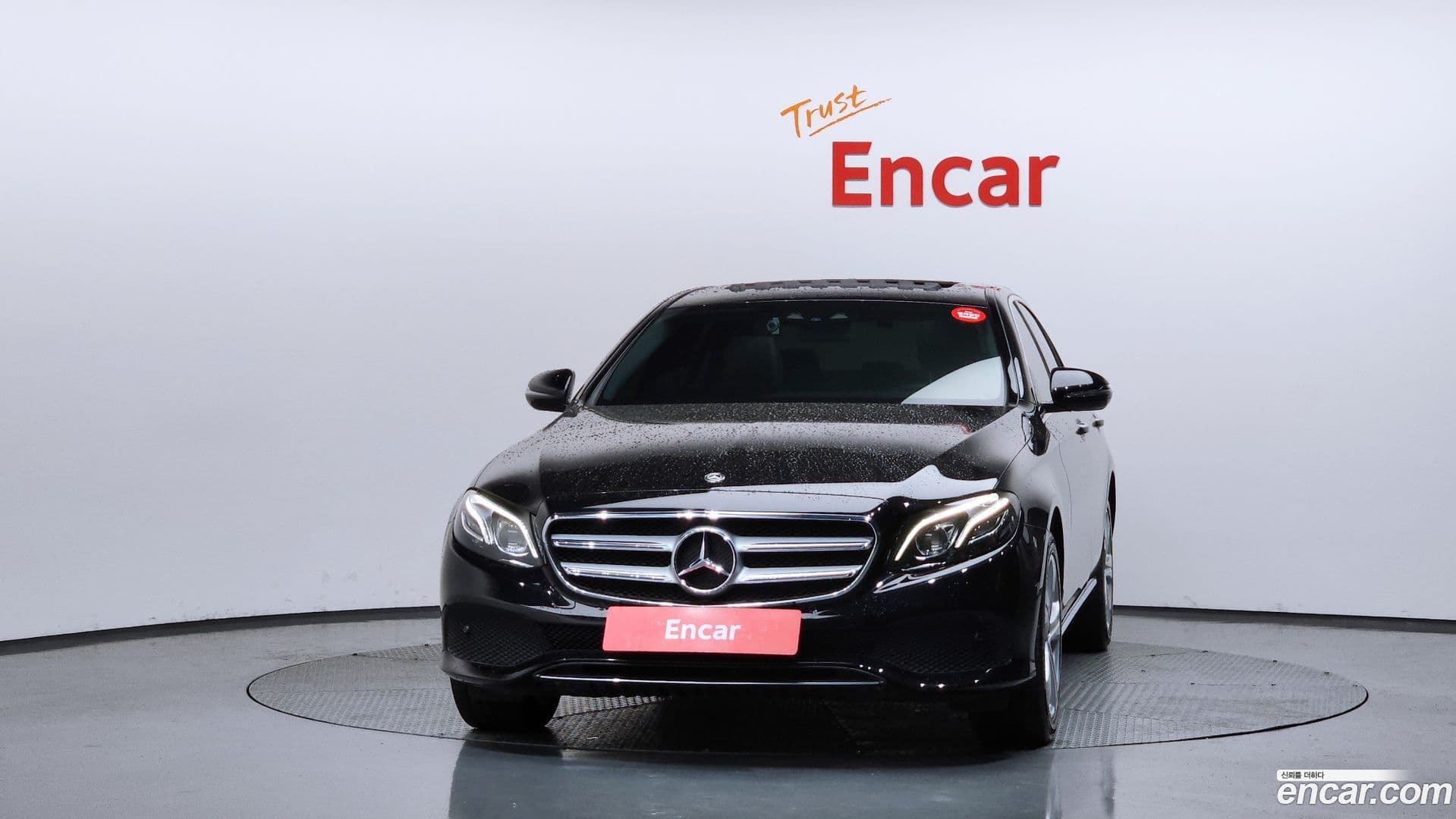 Main__Slider__Photo:E-Class Mercedes-Benz 2017.8-2