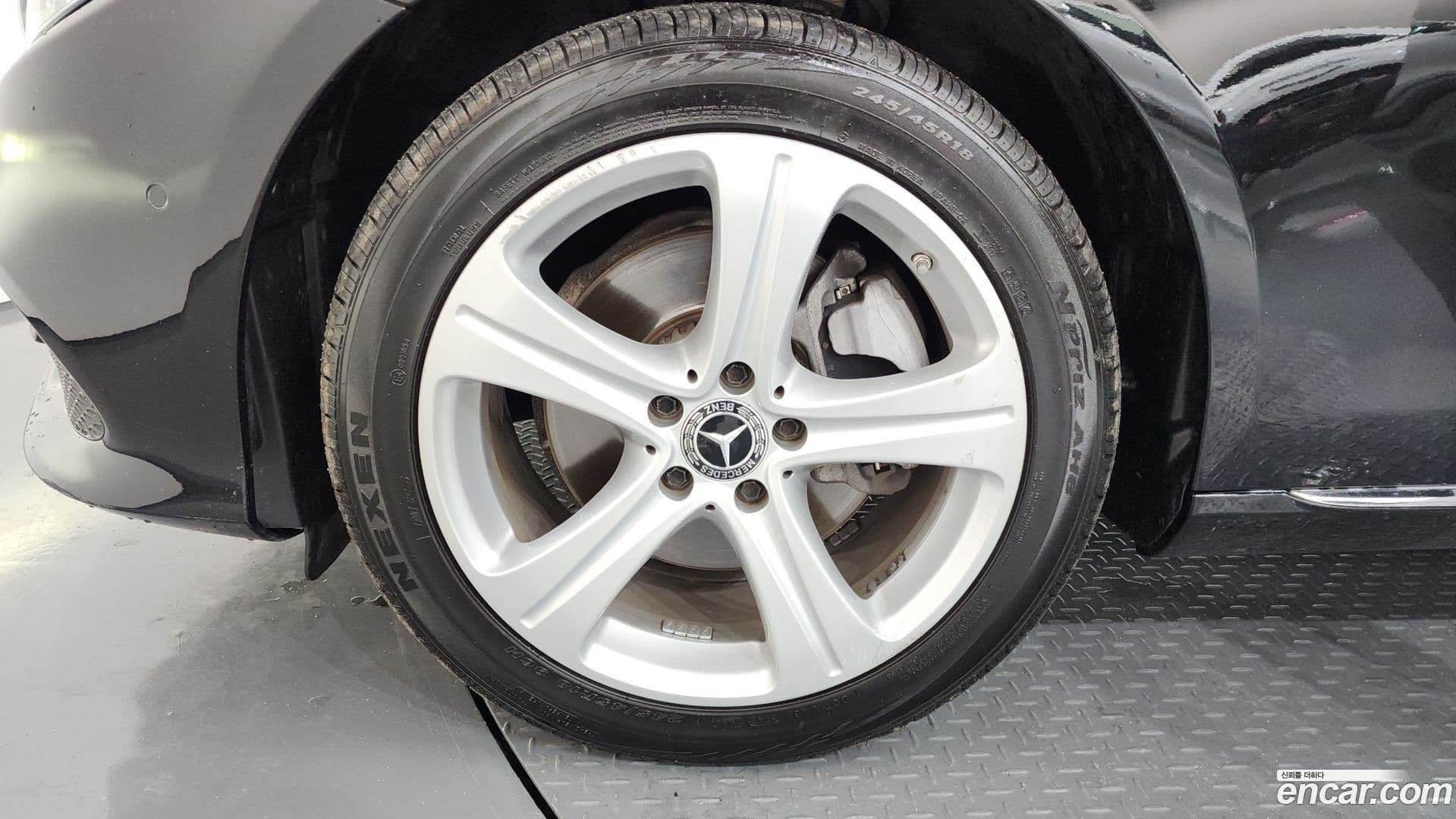 Main__Slider__Photo:E-Class Mercedes-Benz 2017.8-4