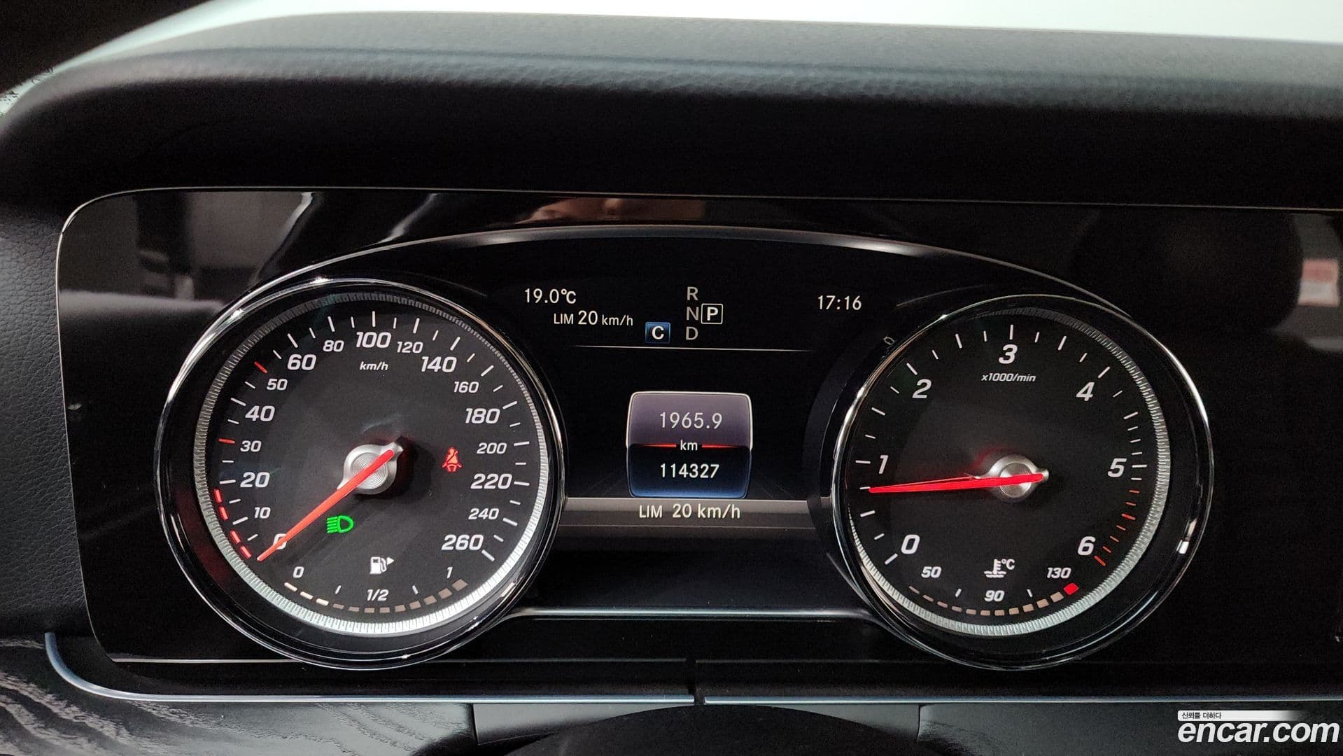 Main__Slider__Photo:E-Class Mercedes-Benz 2017.8-7