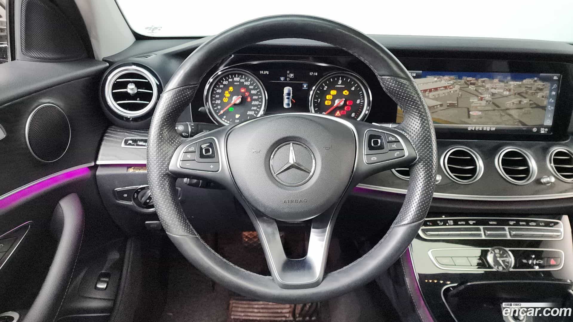 E-Class Mercedes-Benz 2017.8-OPTION-017