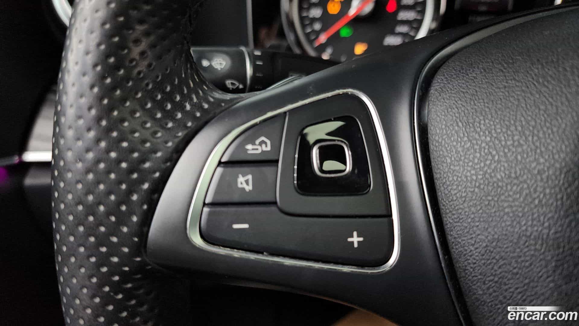 E-Class Mercedes-Benz 2017.8-OPTION-020
