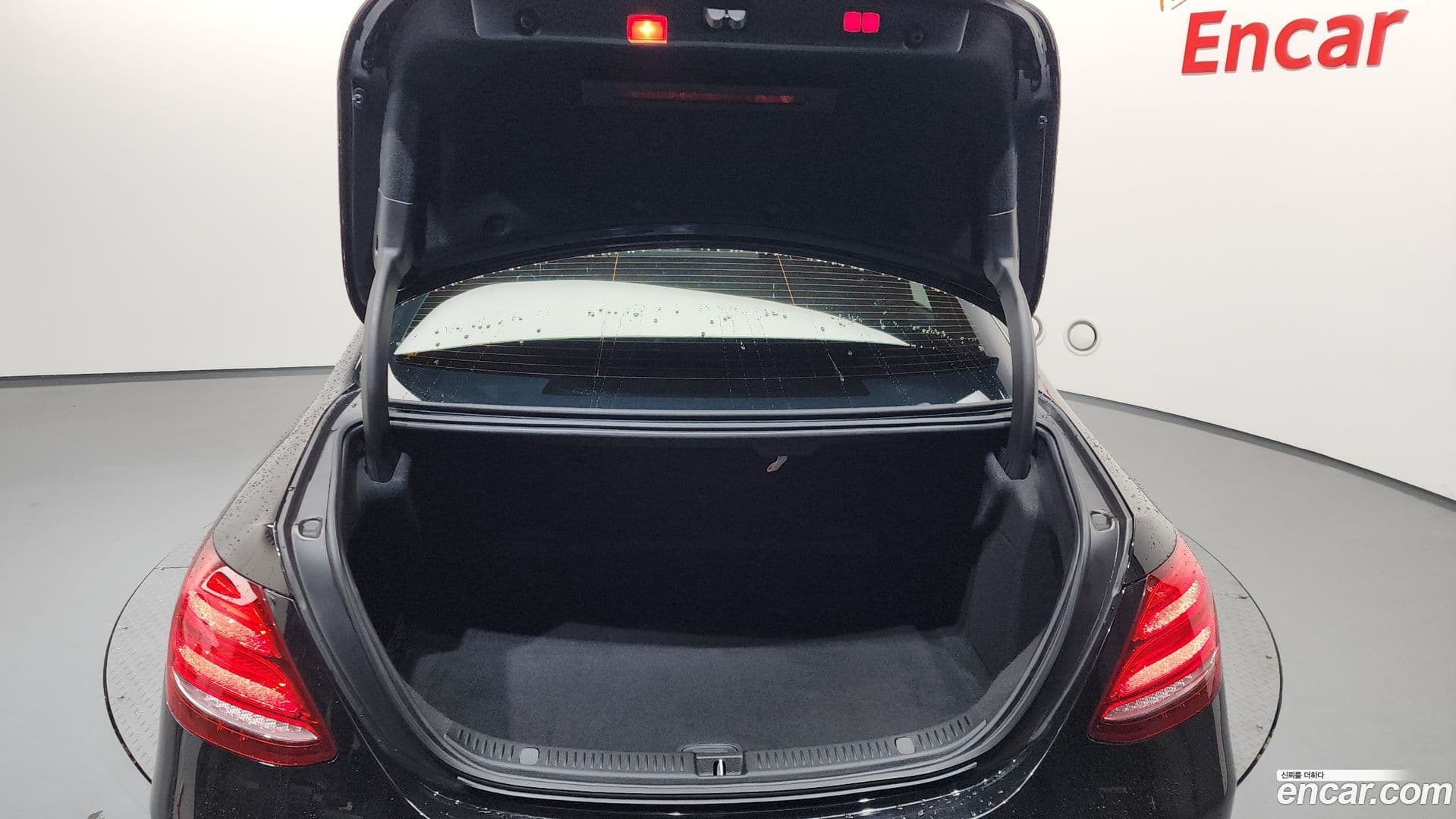 Main__Slider__Photo:E-Class Mercedes-Benz 2017.8-19