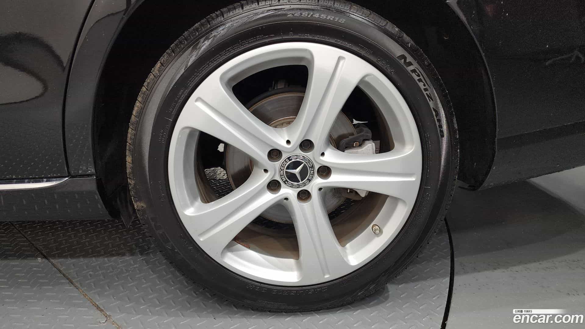 E-Class Mercedes-Benz 2017.8-OUTER-031
