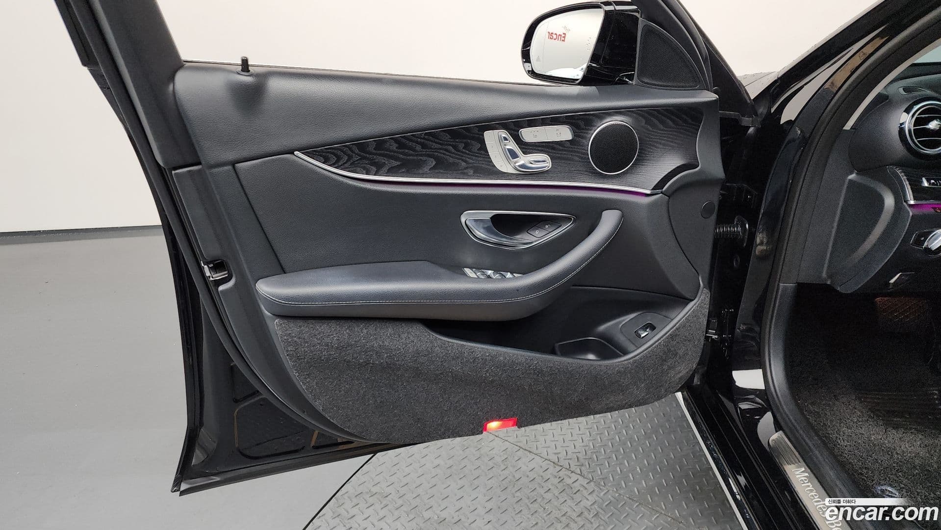 Main__Slider__Photo:E-Class Mercedes-Benz 2017.8-23