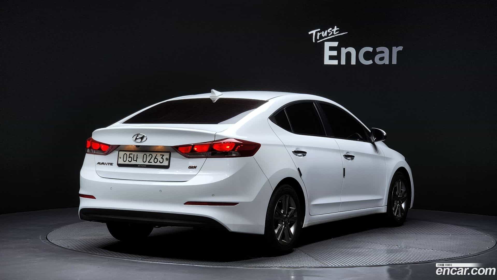 AVANTE Hyundai 2016.6-OUTER-002