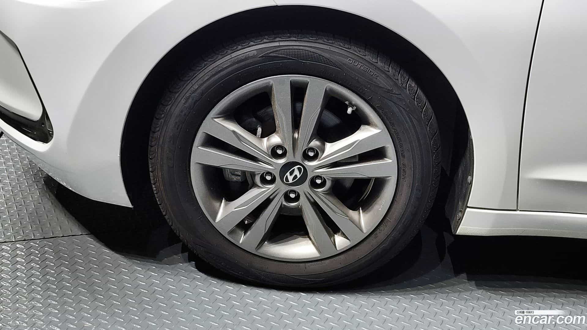 AVANTE Hyundai 2016.6-OUTER-005