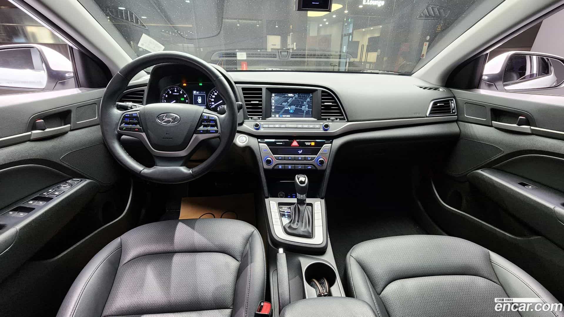 AVANTE Hyundai 2016.6-INNER-007