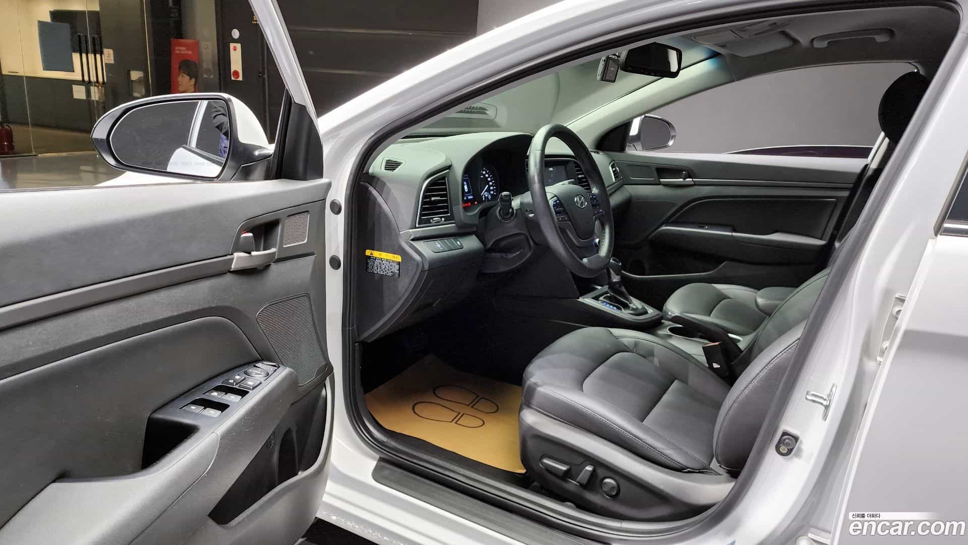 AVANTE Hyundai 2016.6-INNER-010