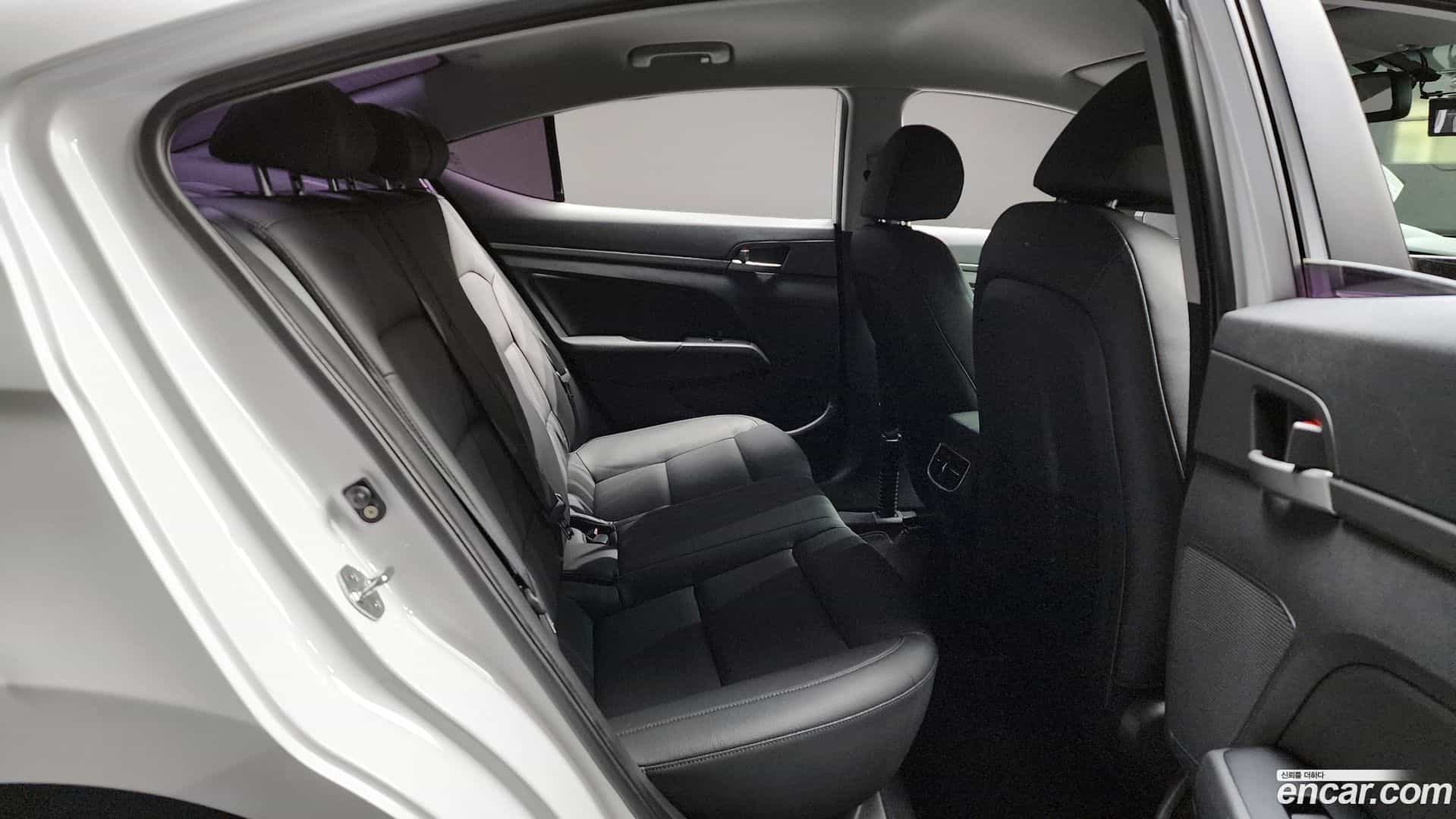 AVANTE Hyundai 2016.6-OPTION-015
