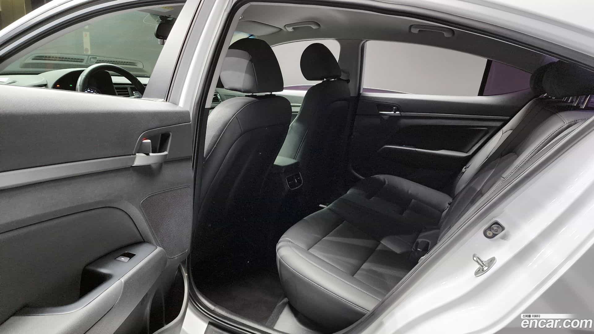 AVANTE Hyundai 2016.6-OPTION-016