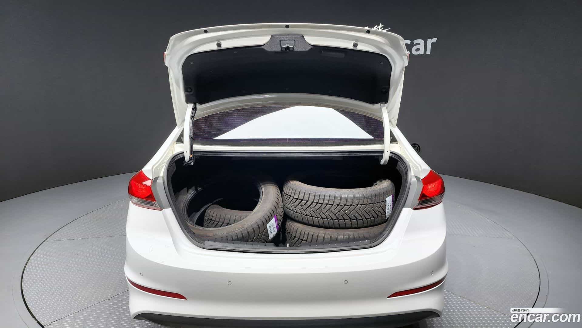AVANTE Hyundai 2016.6-OPTION-024