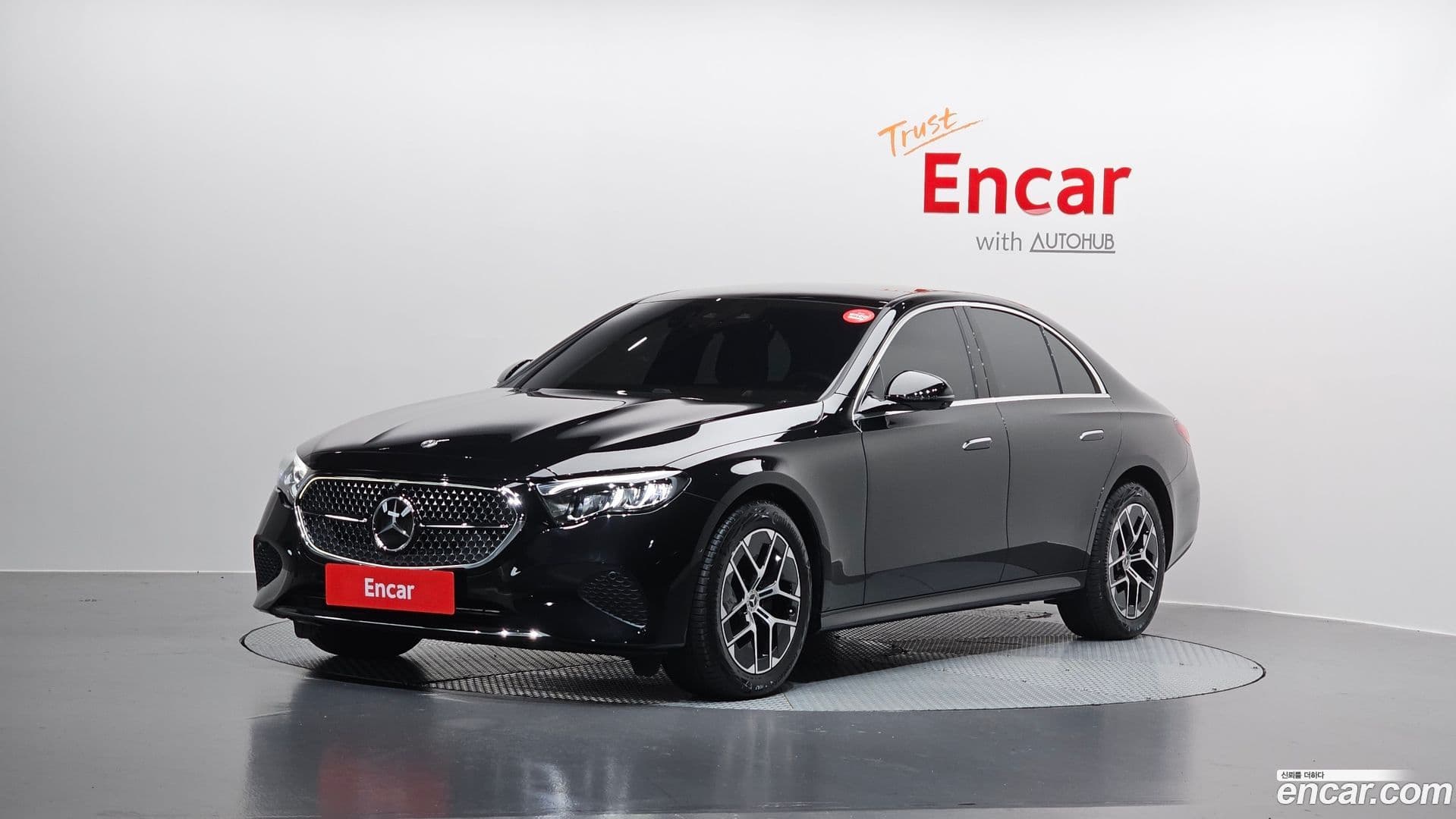 Main__Slider__Photo:E-Class Mercedes-Benz 2025.9-0