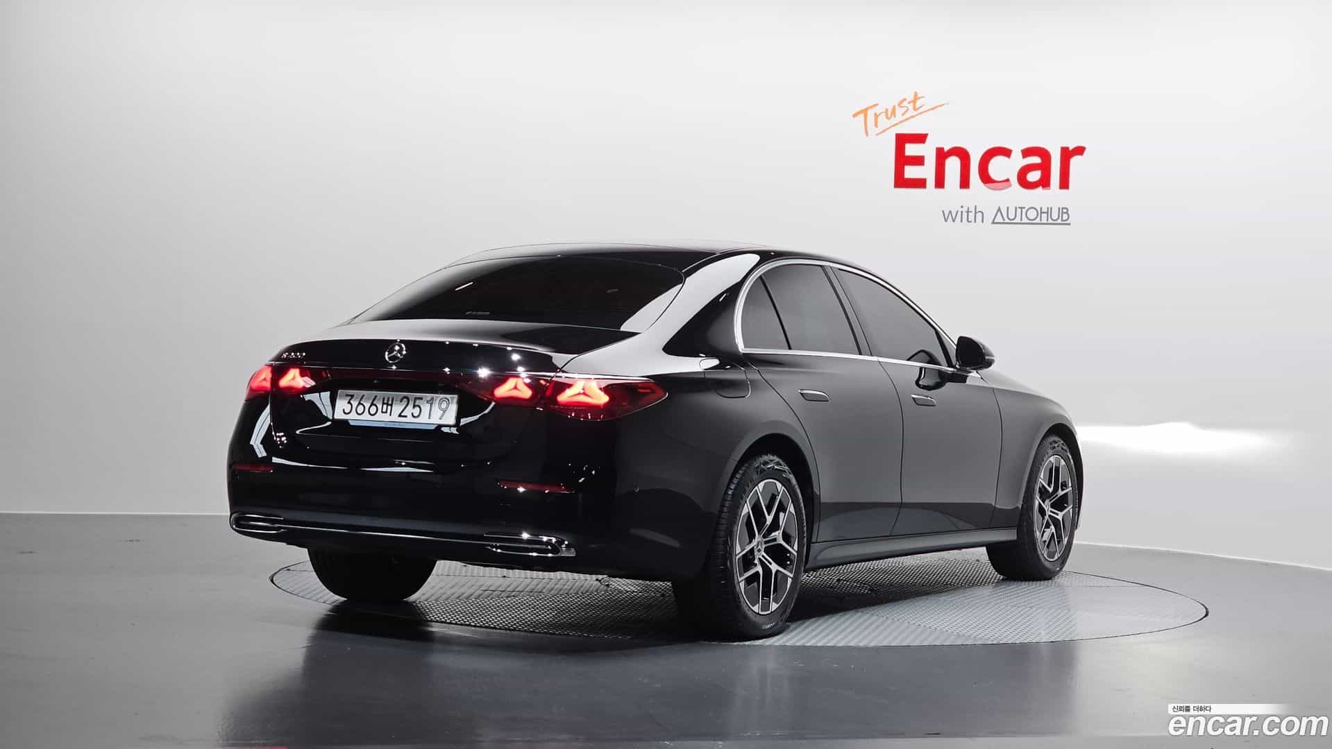 E-Class Mercedes-Benz 2025.9-OUTER-002