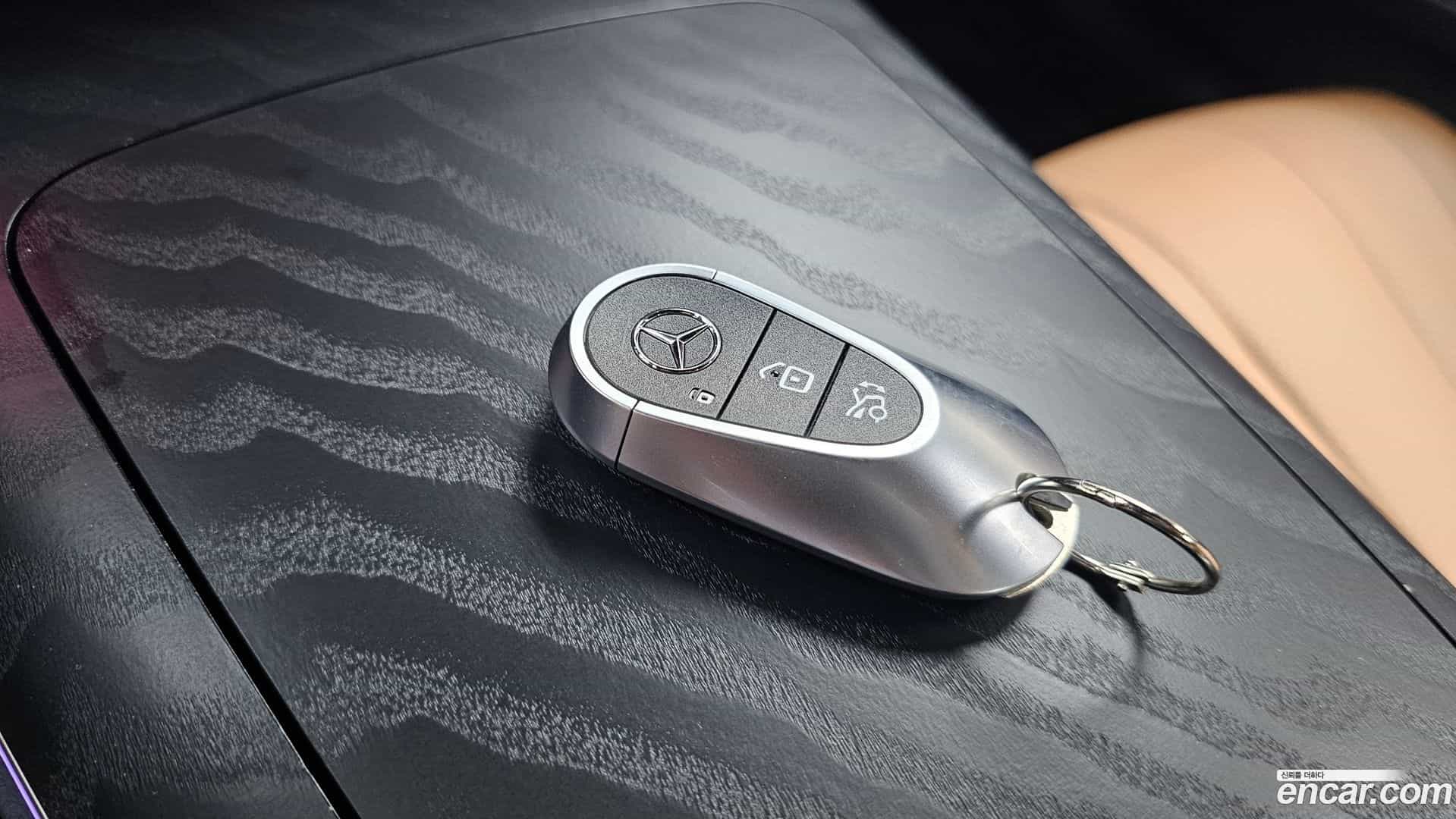 E-Class Mercedes-Benz 2025.9-OPTION-019