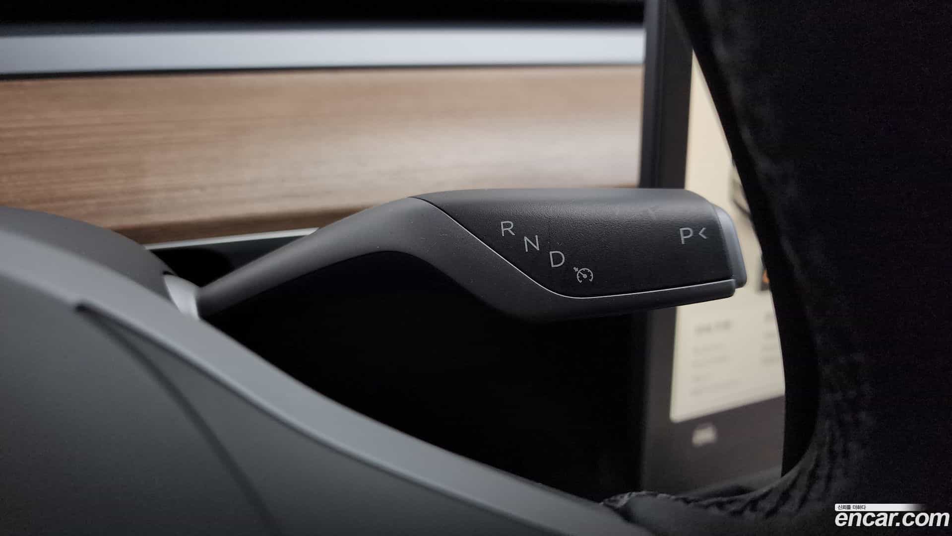 Model Y Tesla 2025.1-INNER-009