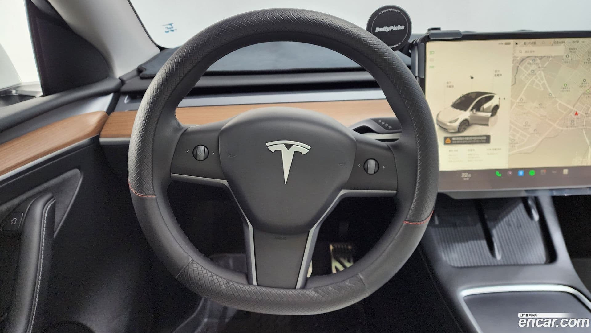 Main__Slider__Photo:Model Y Tesla 2025.1-12