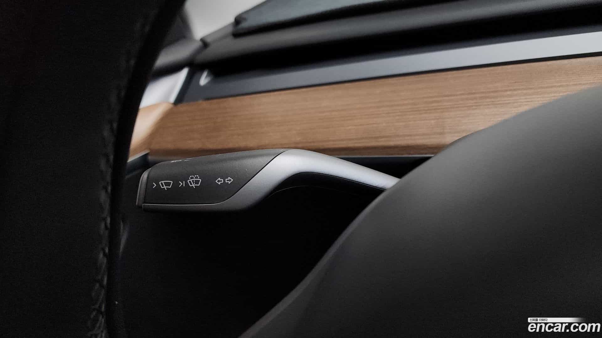 Model Y Tesla 2025.1-OPTION-024