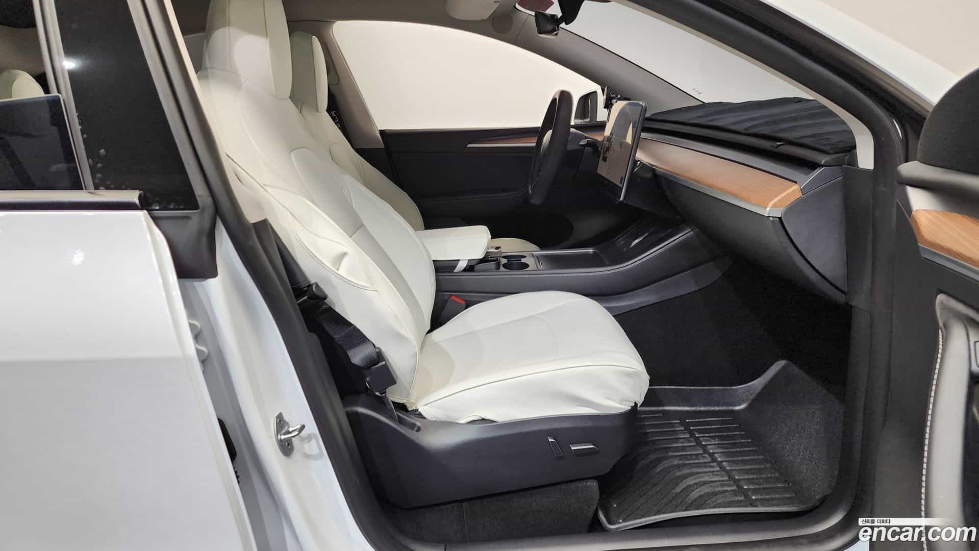 Model Y Tesla 2025.1-INNER-036