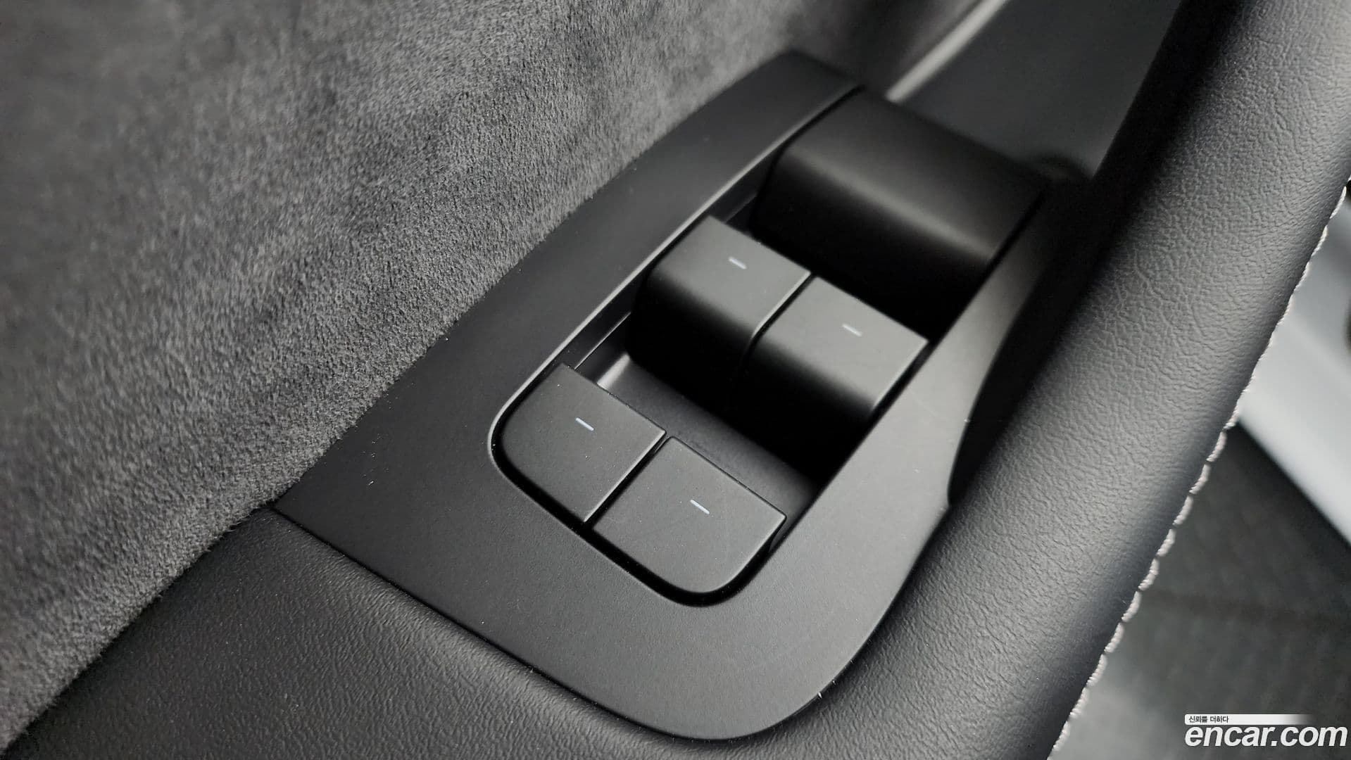 Main__Slider__Photo:Model Y Tesla 2025.1-26