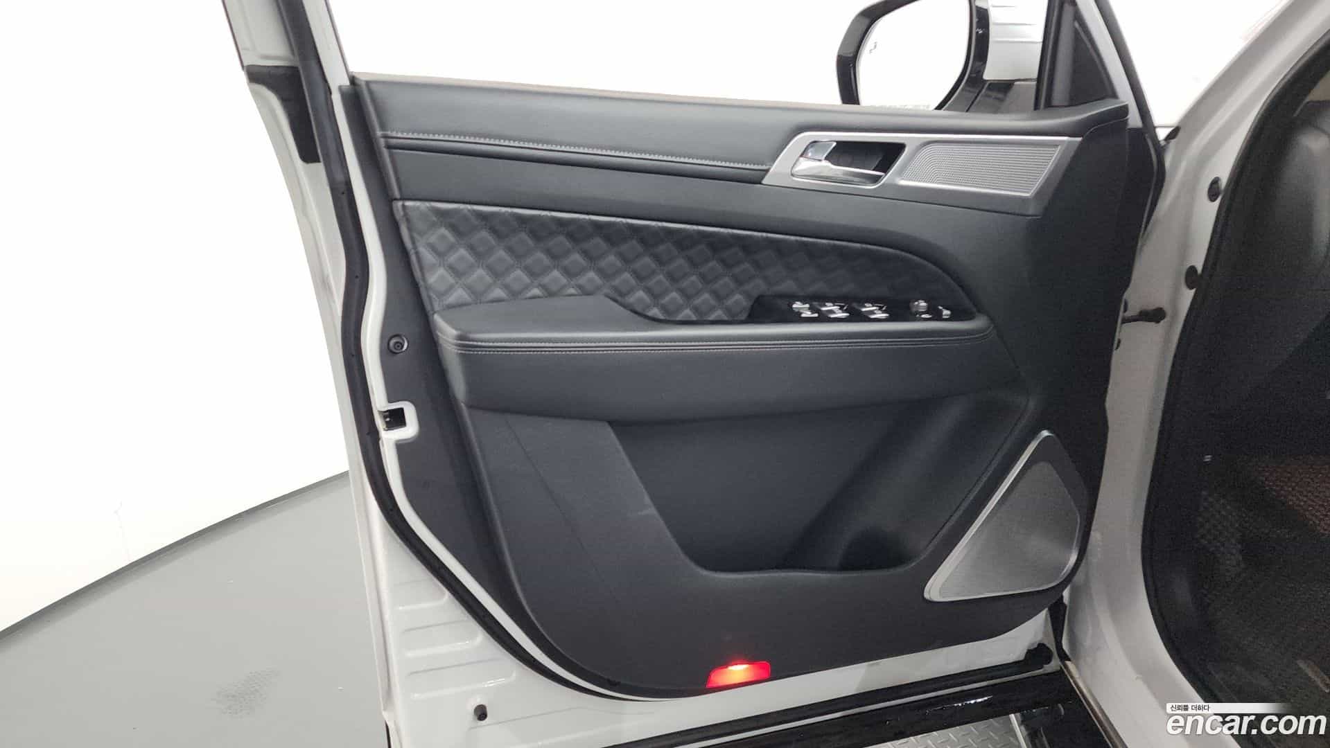 Rexton KG Mobility 2020.10-INNER-034