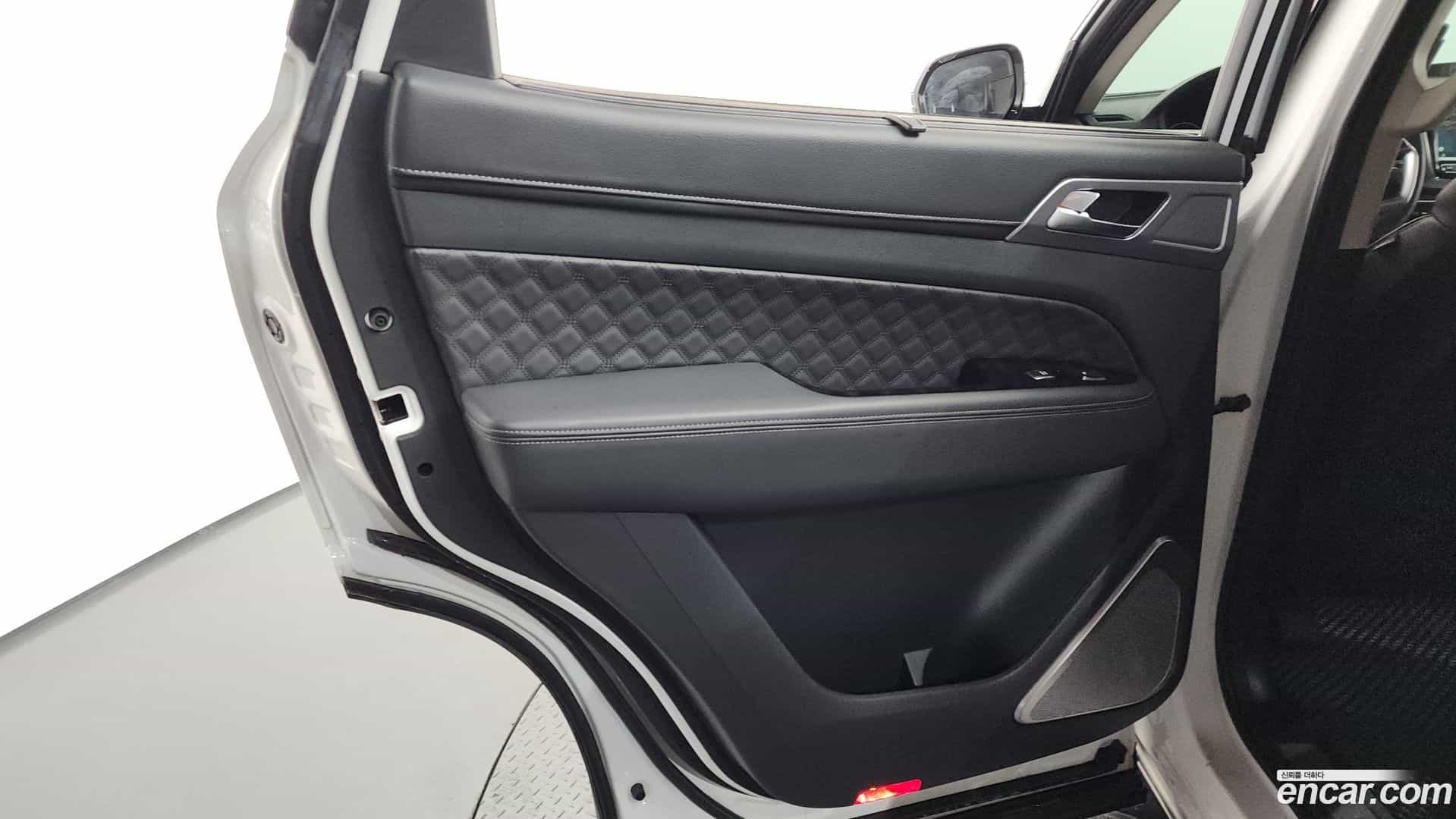 Rexton KG Mobility 2020.10-INNER-035