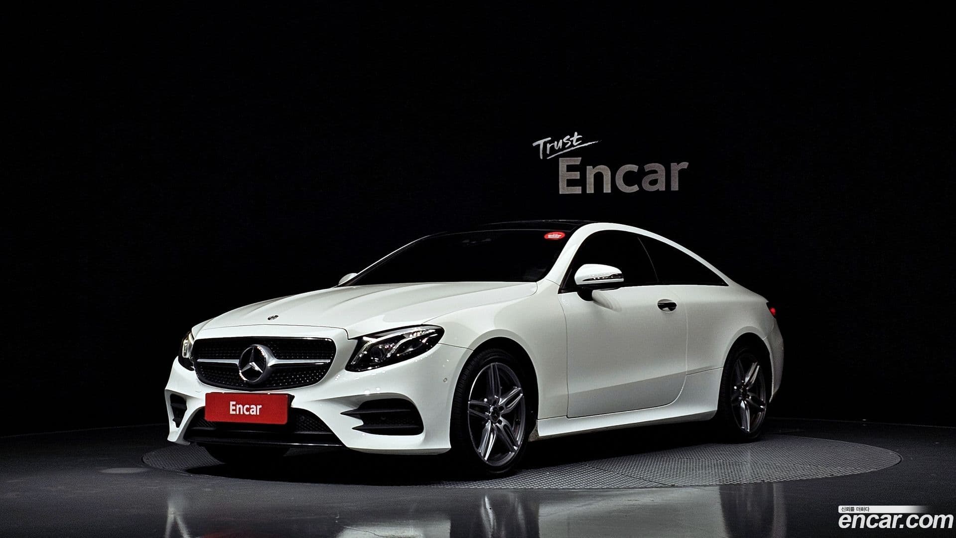 Main__Slider__Photo:E-Class Mercedes-Benz 2018.6-0