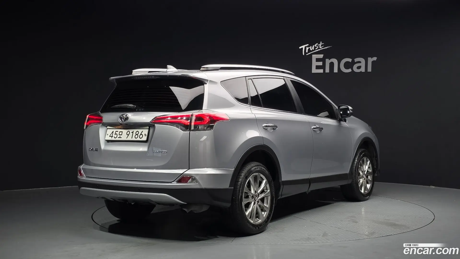 Main__Slider__Photo:RAV4 Toyota 2017.1-1