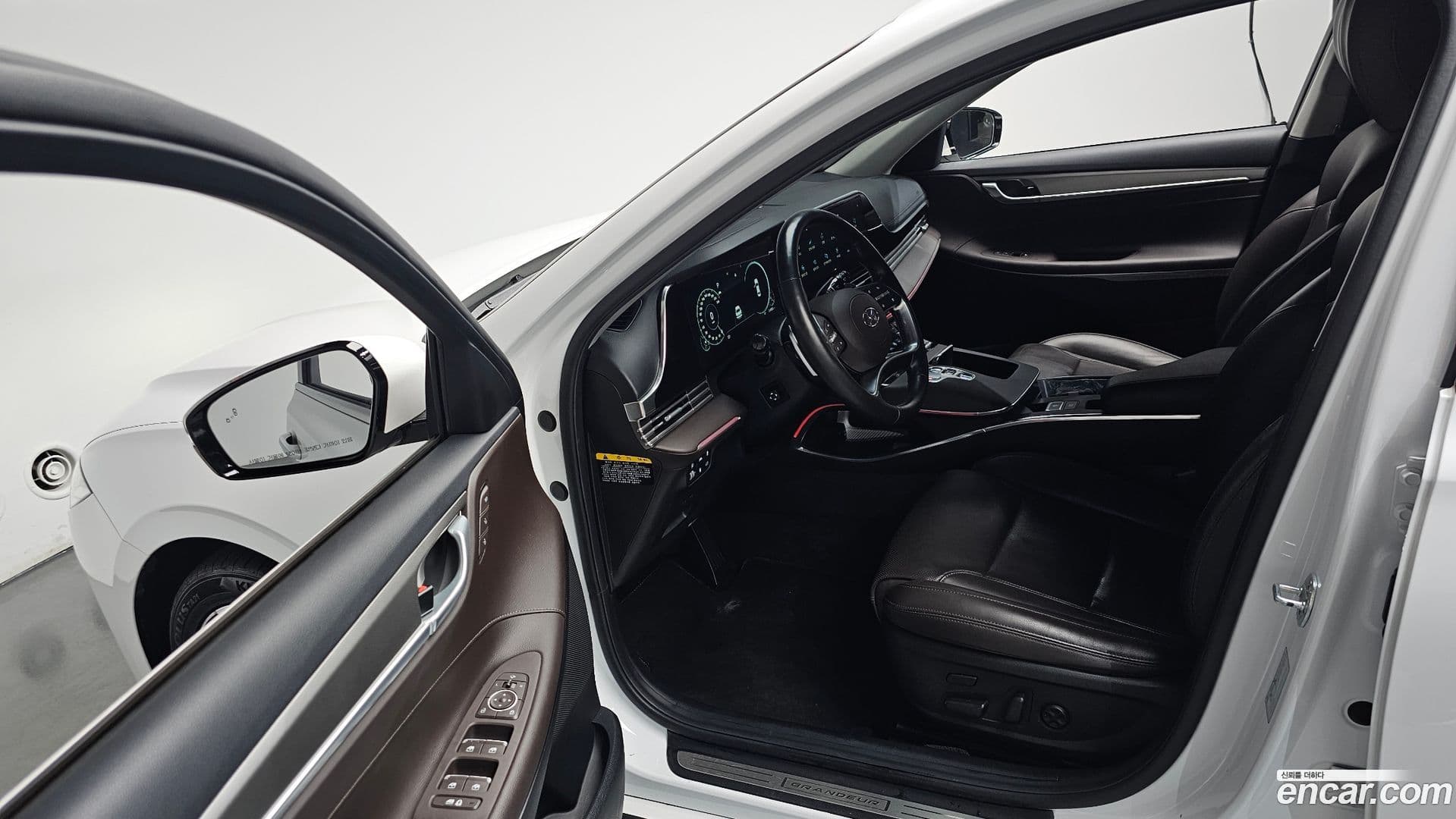 Main__Slider__Photo:Grandeur Hyundai 2020.2-9