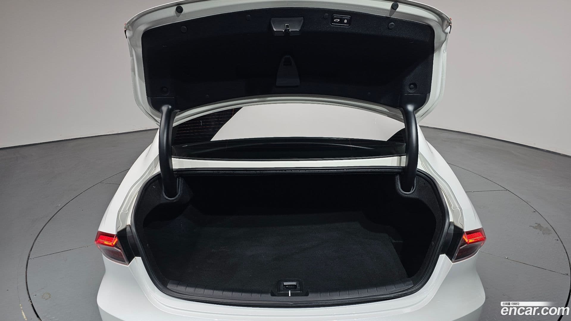 Main__Slider__Photo:Grandeur Hyundai 2020.2-19