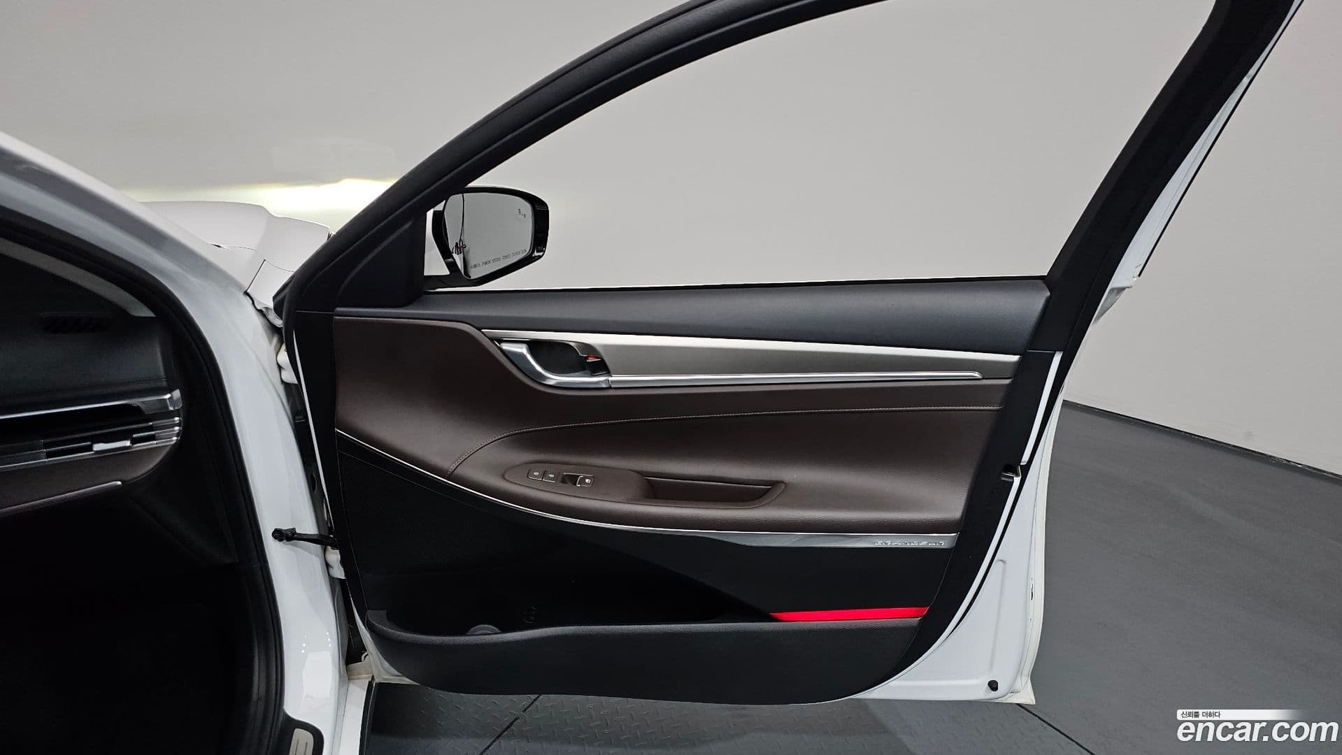 Main__Slider__Photo:Grandeur Hyundai 2020.2-23