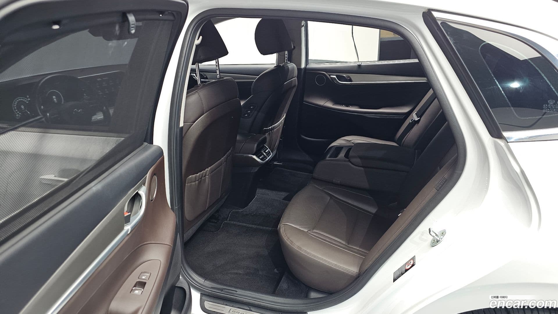 Main__Slider__Photo:Grandeur Hyundai 2020.2-25