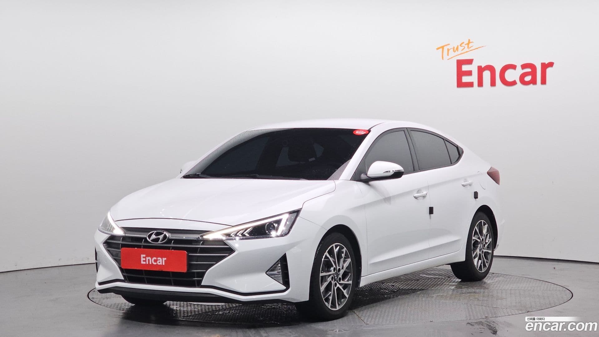 Main__Slider__Photo:AVANTE Hyundai 2019.3-0