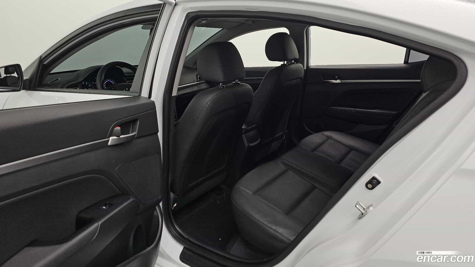 AVANTE Hyundai 2019.3-OPTION-015