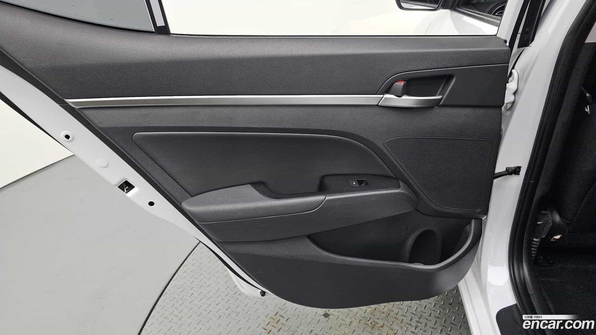 AVANTE Hyundai 2019.3-INNER-035