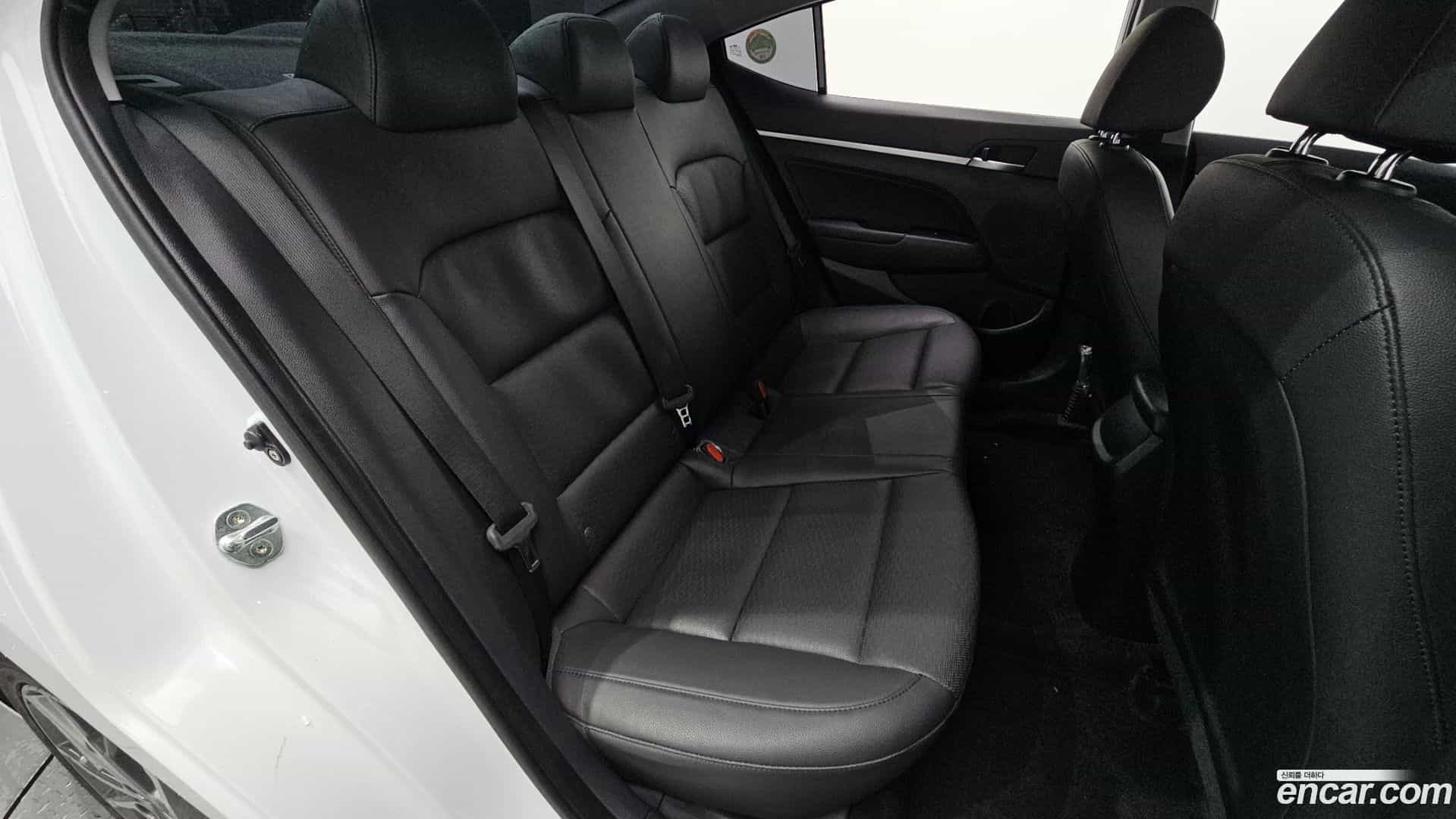 AVANTE Hyundai 2019.3-OPTION-040