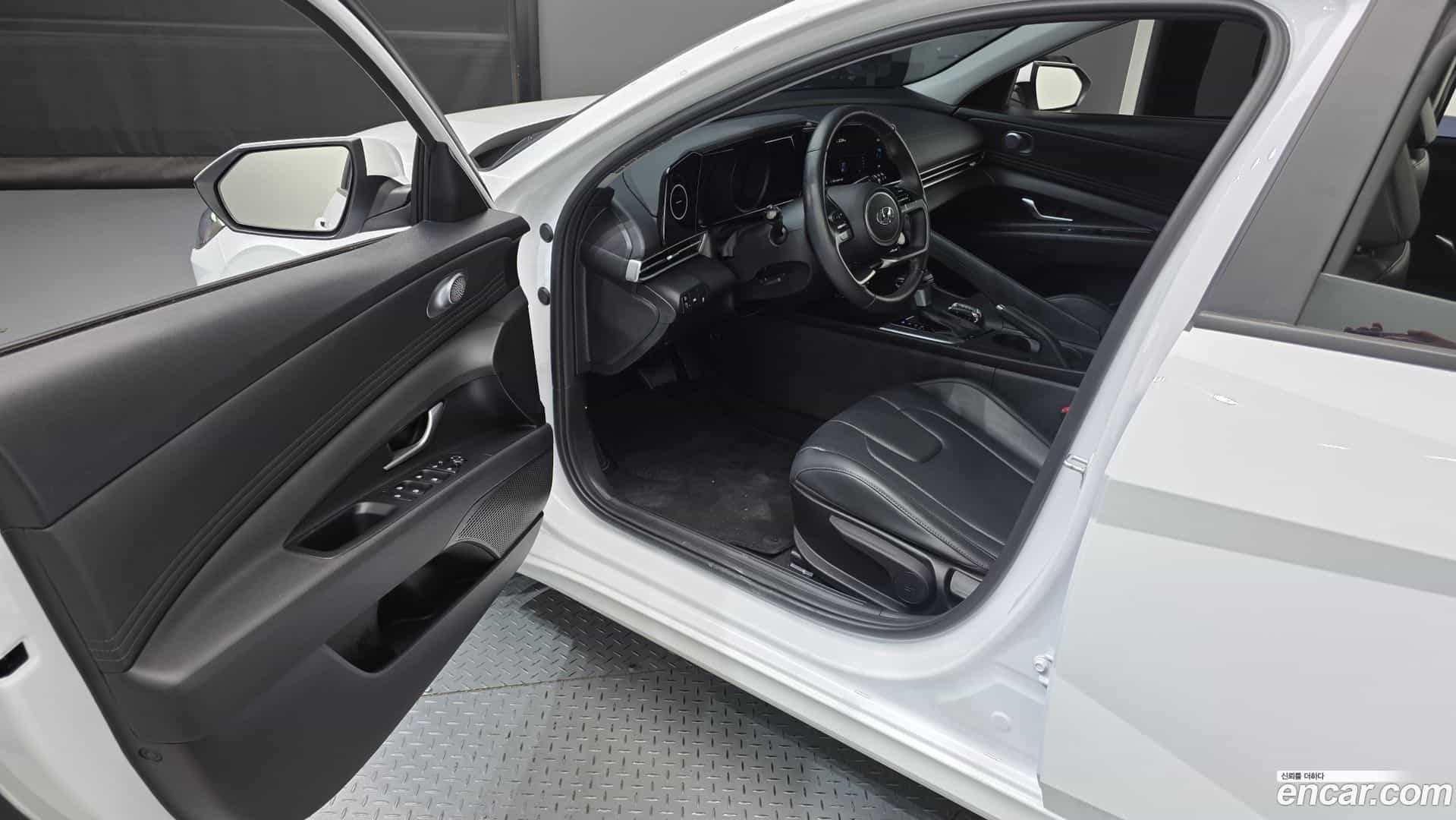 AVANTE Hyundai 2023.1-INNER-010