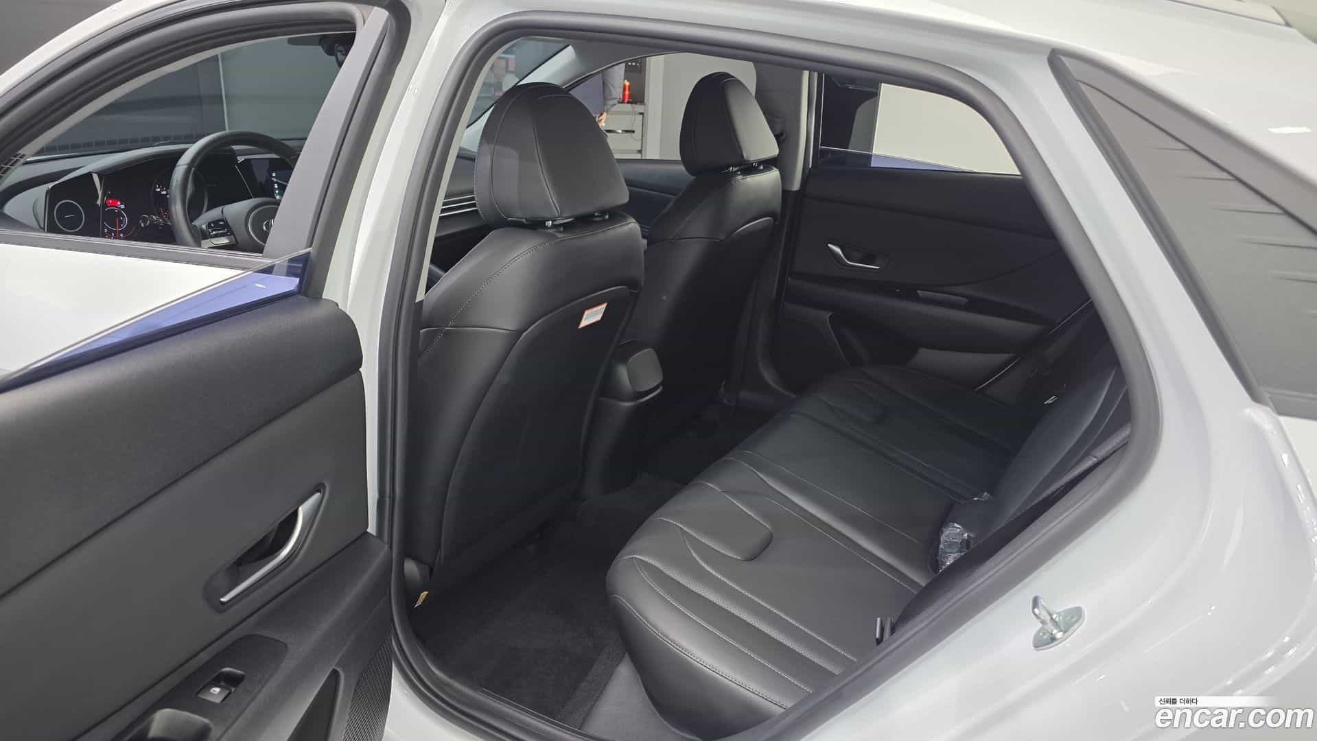 AVANTE Hyundai 2023.1-INNER-036