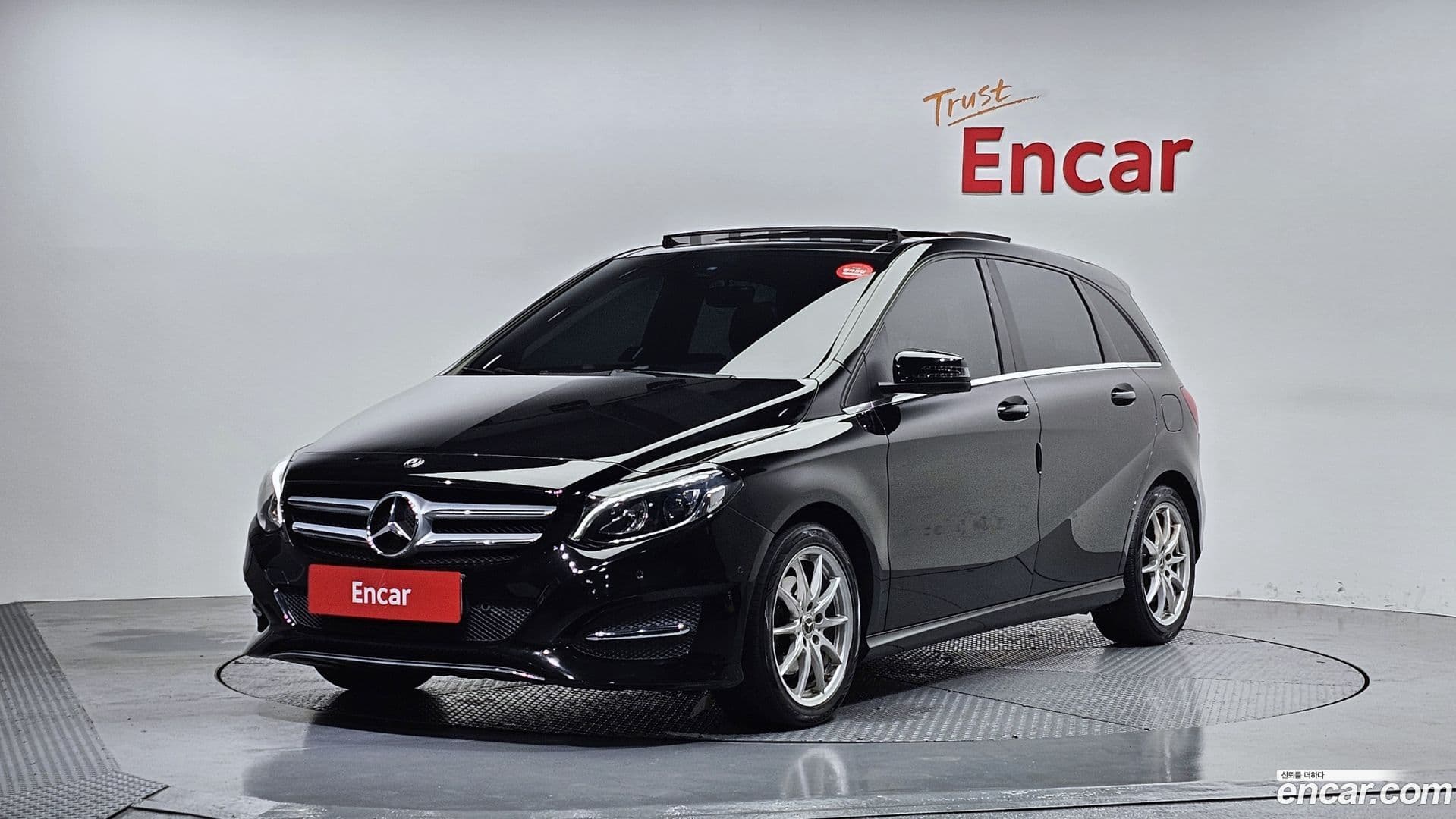 Main__Slider__Photo:B-Class Mercedes-Benz 2017.7-0