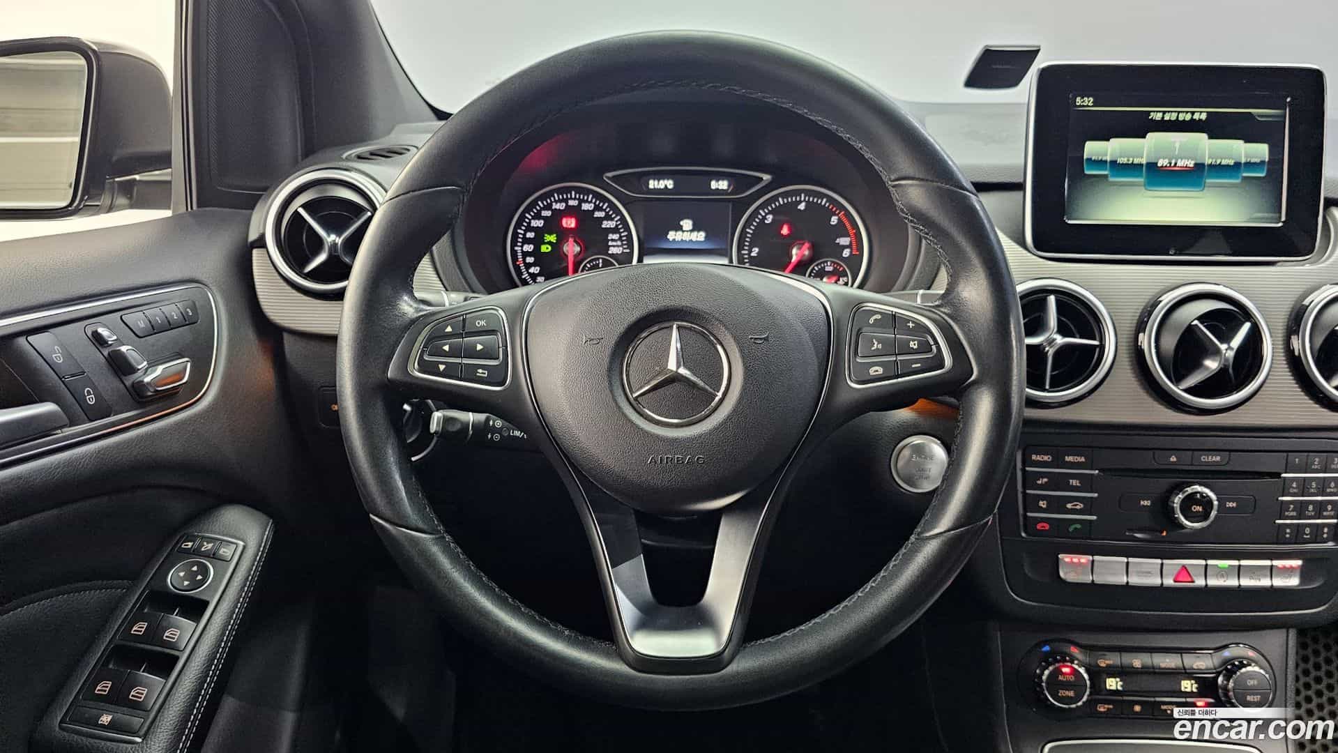 B-Class Mercedes-Benz 2017.7-OPTION-017